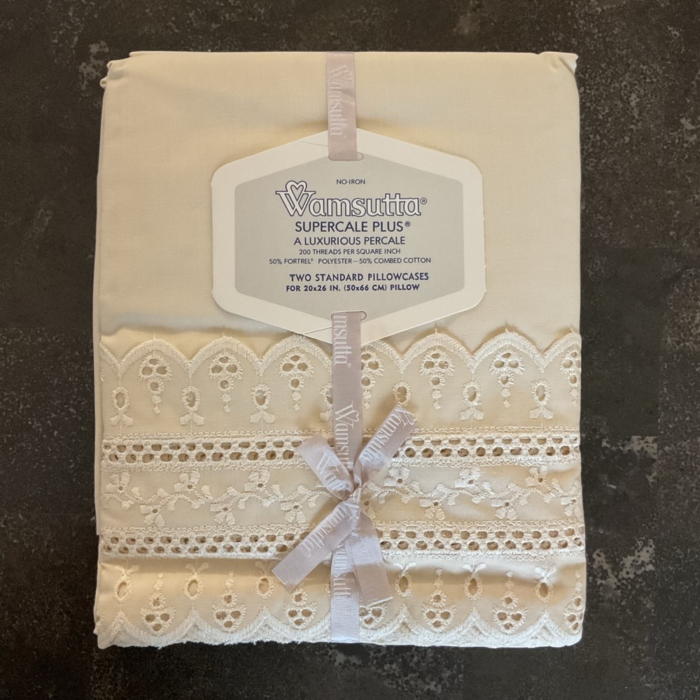 Set of 2 Supercale Plus Wamsutta Cream Pillowcases Scalloped Eyelet